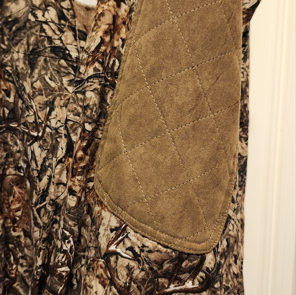 CLEARWATER OUTFITTERS CAMO HUNTING SHIRT LONG SLEEVES  BUTTON UP. XXL - Picture 6 of 10